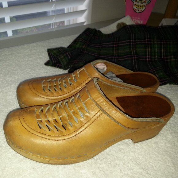 Vintage 1980s Olof Daughters Swedish Clogs Leather and Wood - Picture 7 of 14